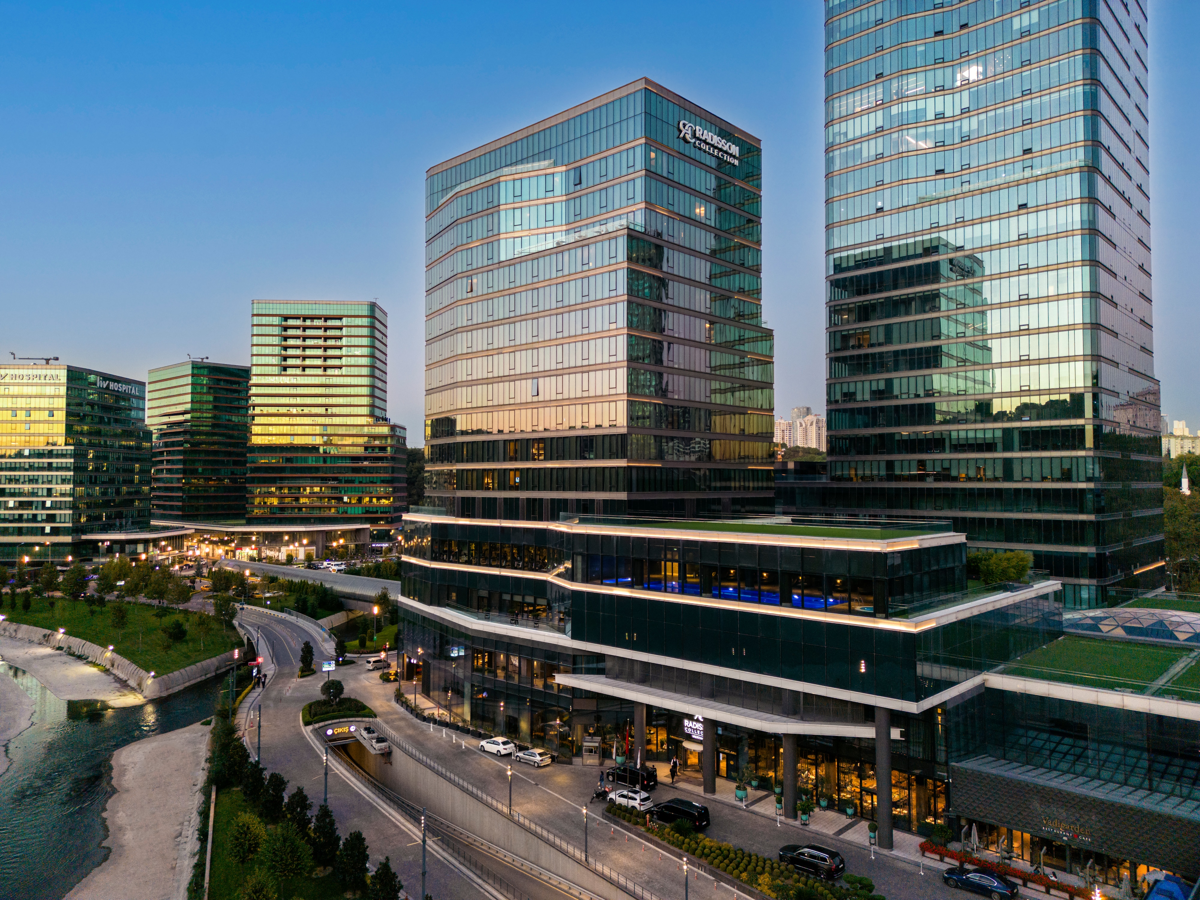 Radisson Collection Hotel, Vadistanbul - Hotel Video