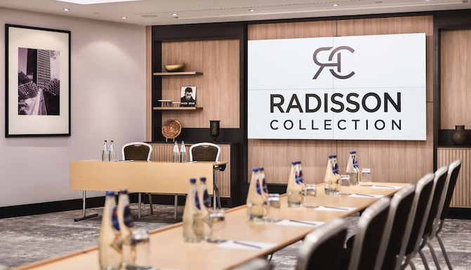 Radisson Collection Hotel, Warsaw - Meeting room C5 U-shape set-up