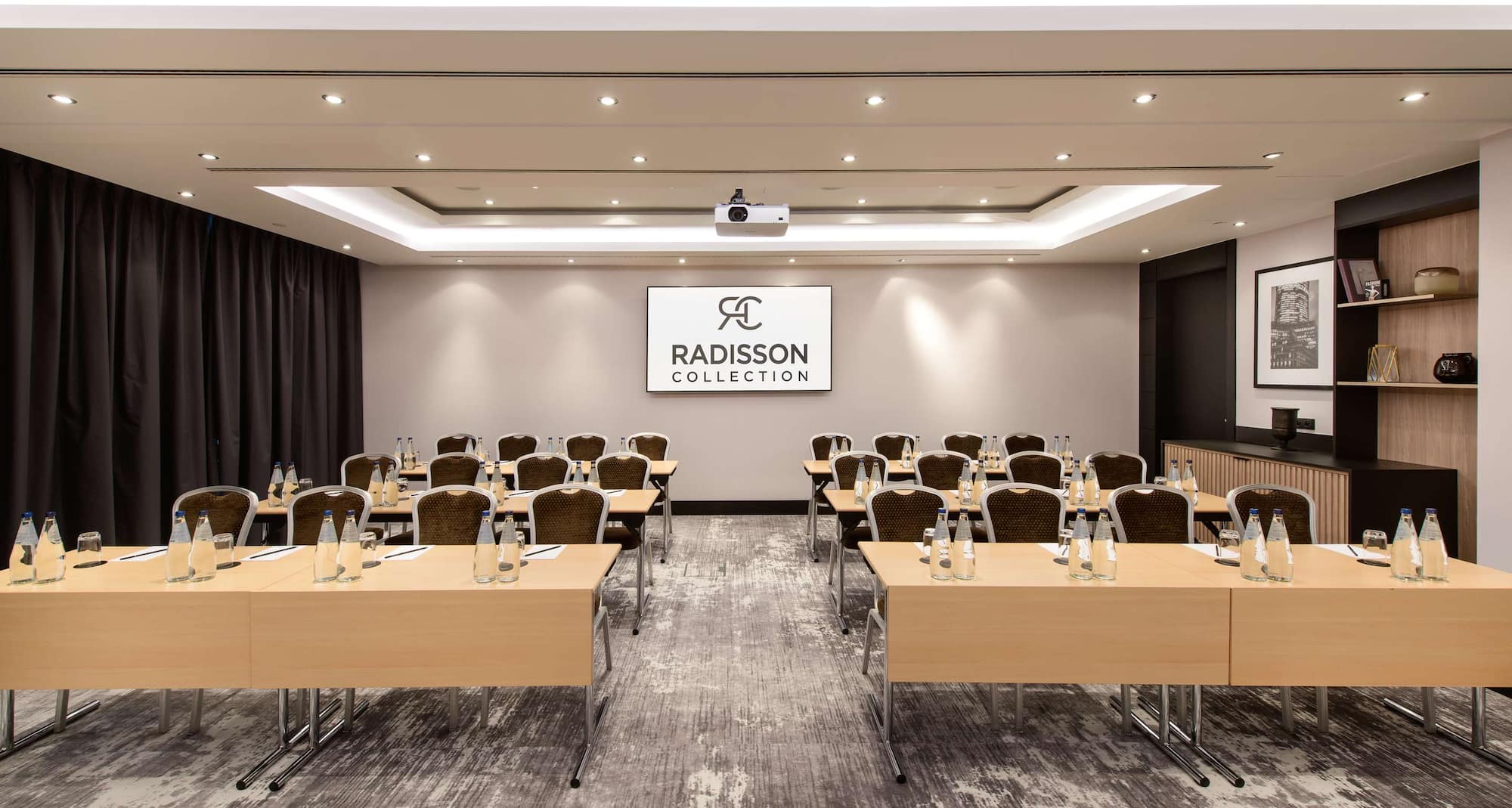 Radisson Collection Hotel, Warsaw - Meeting room C3 classroom set-up