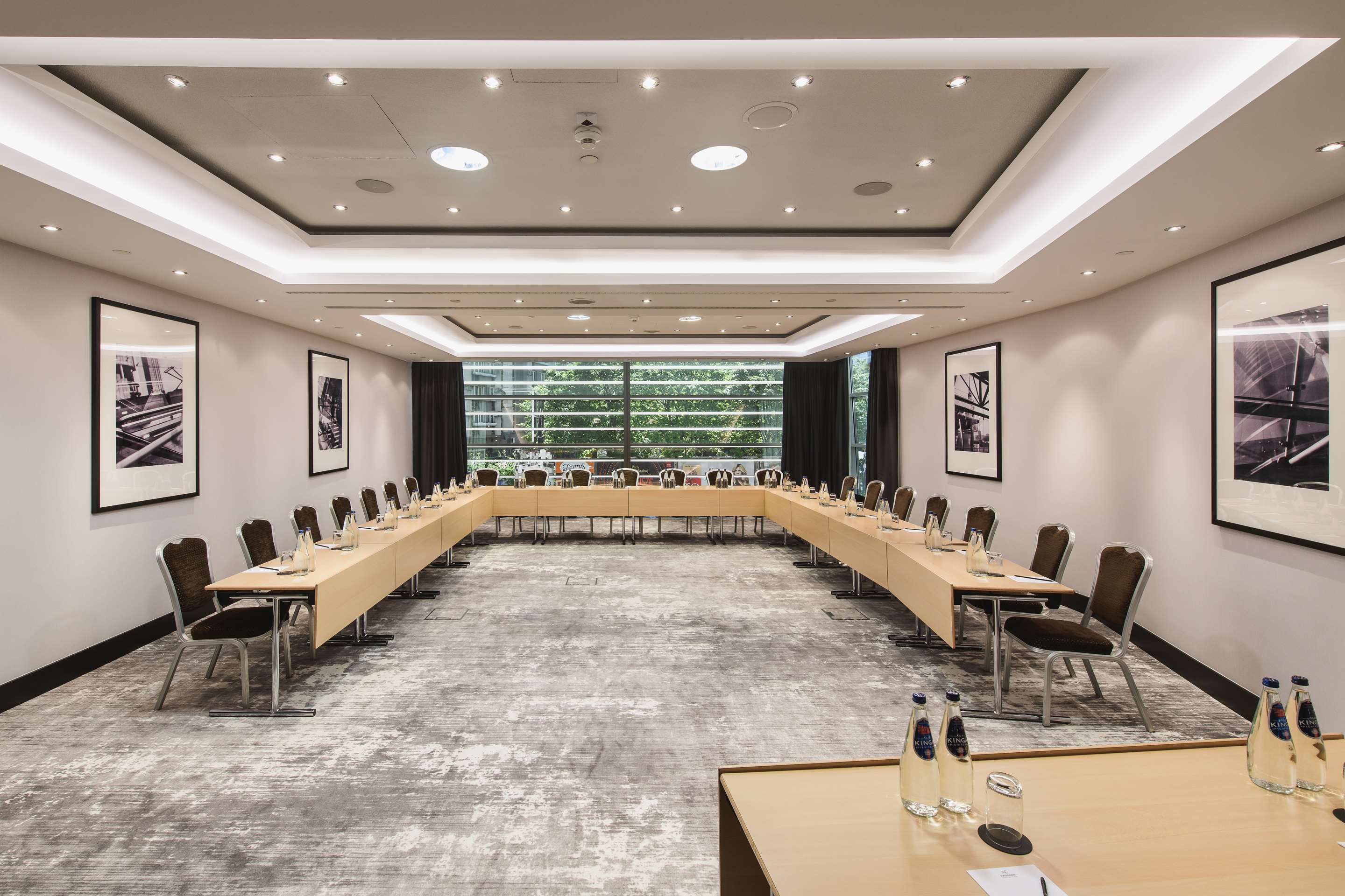 Radisson Collection Hotel, Warsaw - Meeting room C5 U-shape set-up