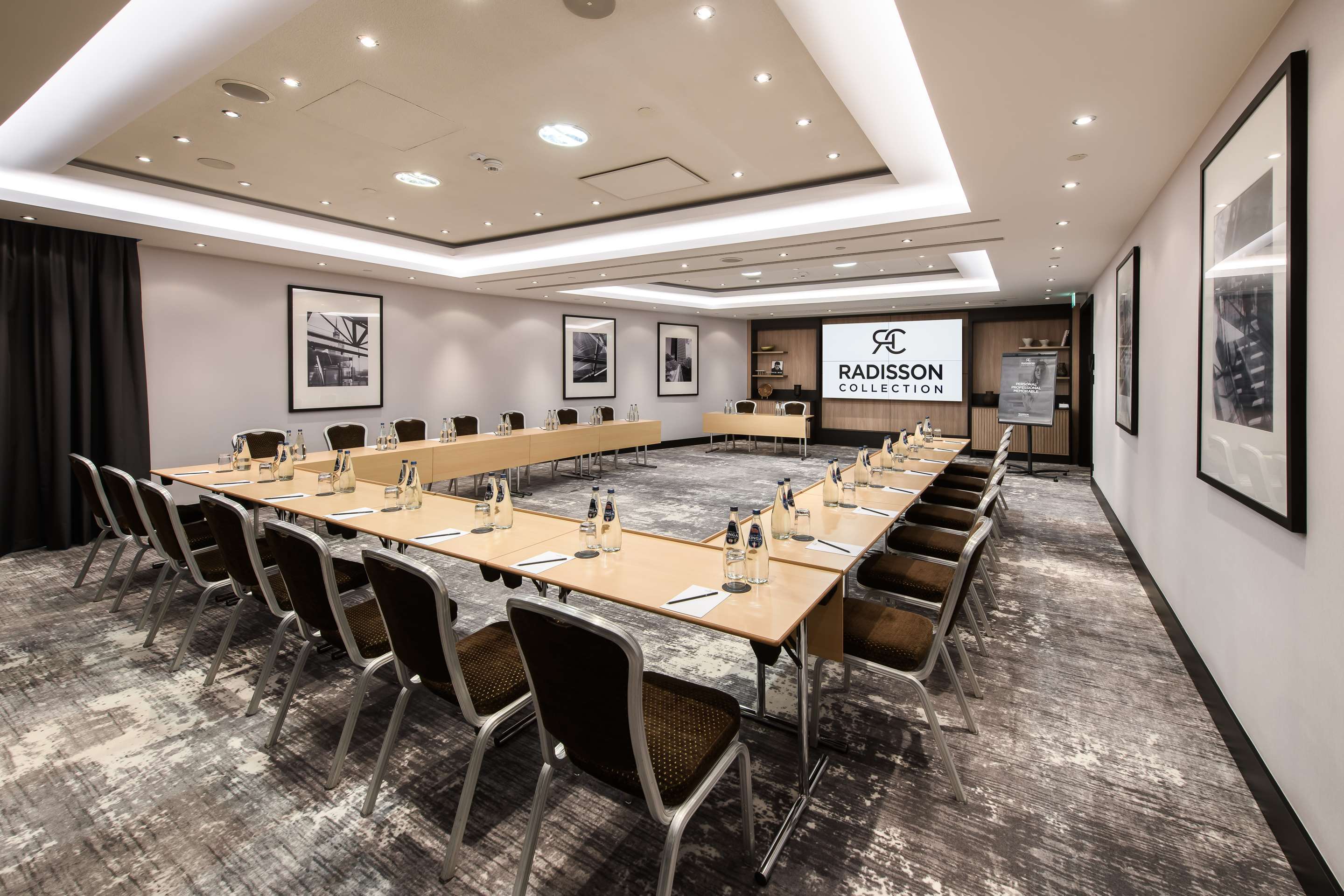 Radisson Collection Hotel, Warsaw - Meeting room C5 U-shape set-up