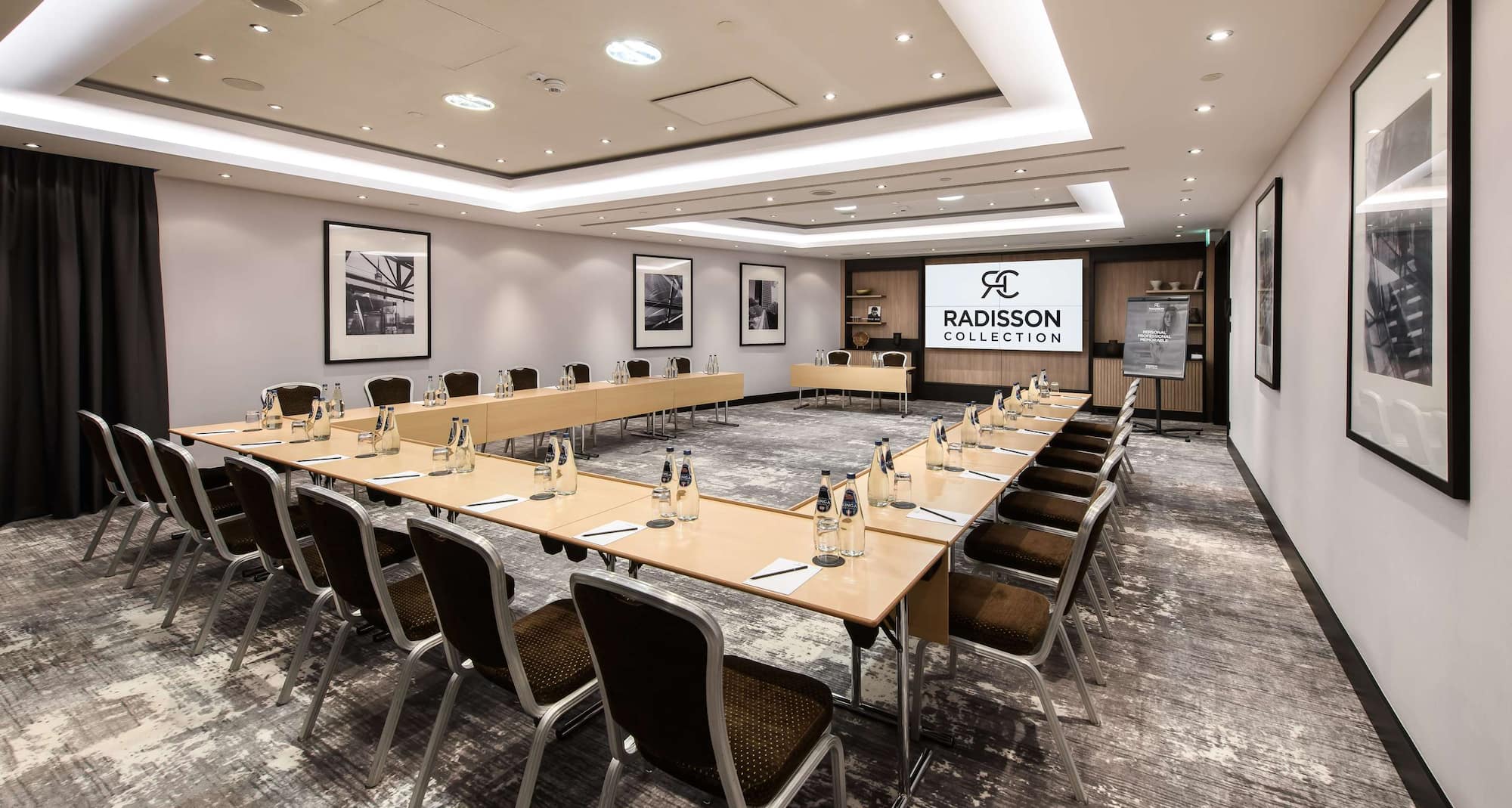 Radisson Collection Hotel, Warsaw - Meeting room C5 U-shape set-up