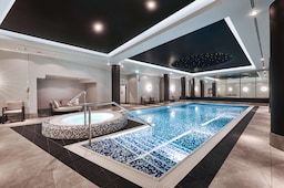 Radisson Collection Hotel, Warsaw - Swimming pool - Heart Gym & Wellness 5