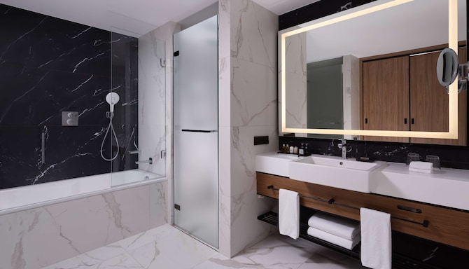 Radisson Collection Hotel, Warsaw - Junior Suite bathroom