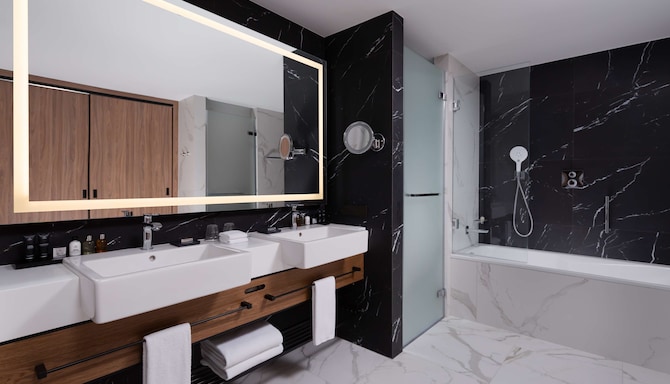 Radisson Collection Hotel, Warsaw - Bathroom