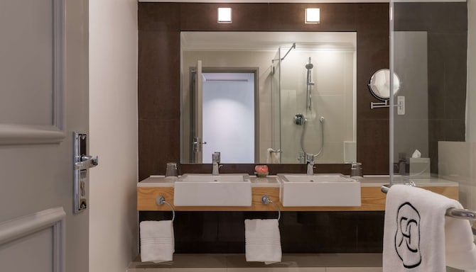 Radisson Collection Hotel, Waterfront Cape Town - Presidential Suite with Balcony Ocean View