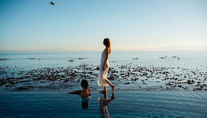 Radisson Collection Hotel, Waterfront Cape Town - Radisson Collection Infinity Pool Lifestyle