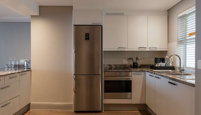 Radisson Collection Hotel, Waterfront Cape Town - Presidential Suite with Balcony Ocean View