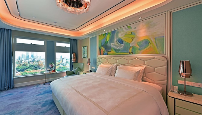 Radisson Collection Hotel, Xing Guo Shanghai - Collection Business Class Room