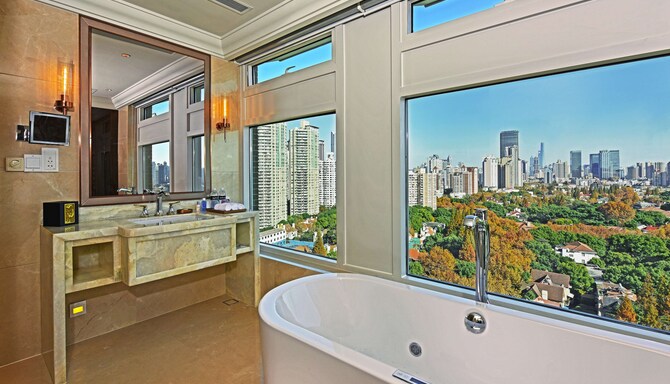 Radisson Collection Hotel, Xing Guo Shanghai - Suite bathroom