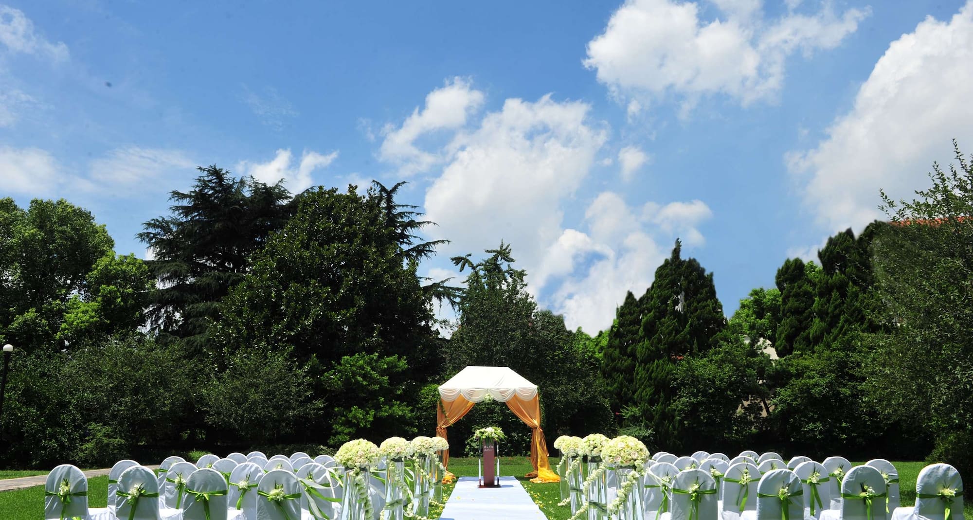 Radisson Collection Hotel, Xing Guo Shanghai - Outdoor wedding set-up