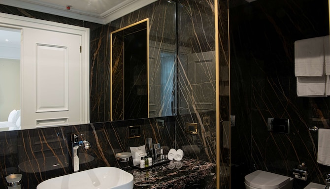 Radisson Collection Morina Hotel, Tirana - Presidential Suite bathroom