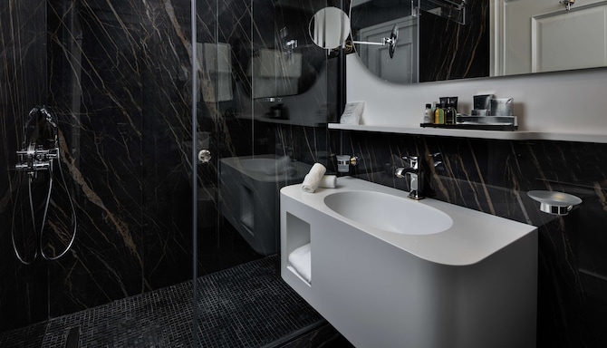 Radisson Collection Morina Hotel, Tirana - Junior Suite bathroom