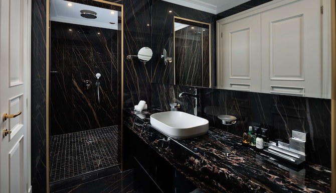 Radisson Collection Morina Hotel, Tirana - Suite bathroom
