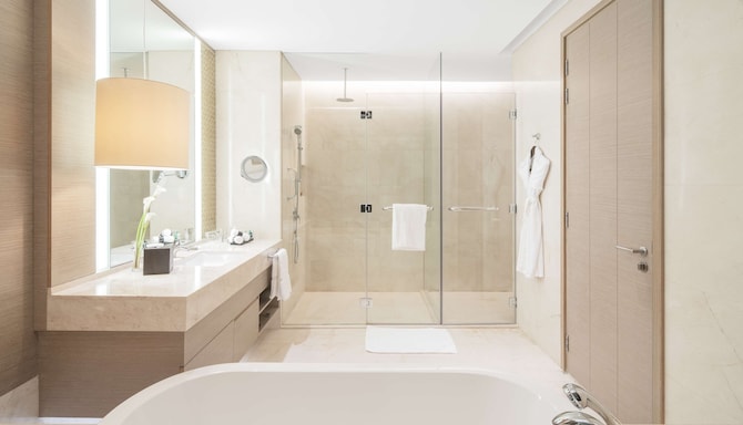 Radisson Collection Muscat, Hormuz Grand - جناح