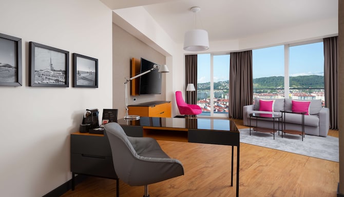 Radisson Collection Paradise Resort & Spa, Sochi - Junior Suite - Working space