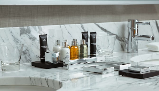 Radisson Collection Paradise Resort & Spa, Sochi - Suite bathroom amenities