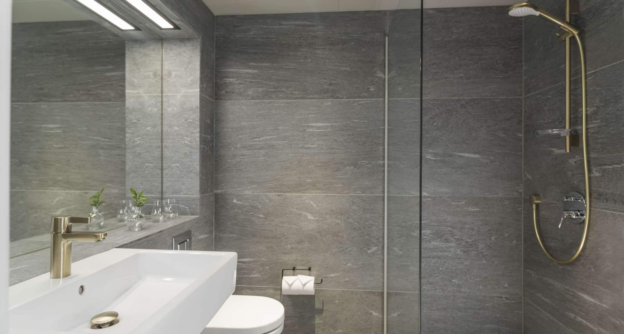 Radisson Collection - Guest room bathroom