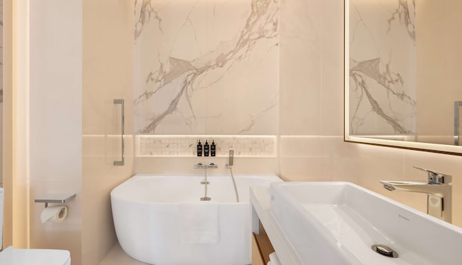 Radisson Collection Resort, Galle - Two Bedroom Beachfront Suite bathroom