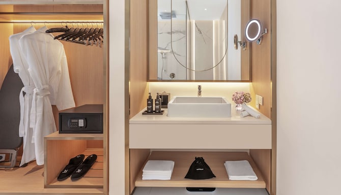 Radisson Collection Resort, Galle - One Bedroom Pool Suite bathroom
