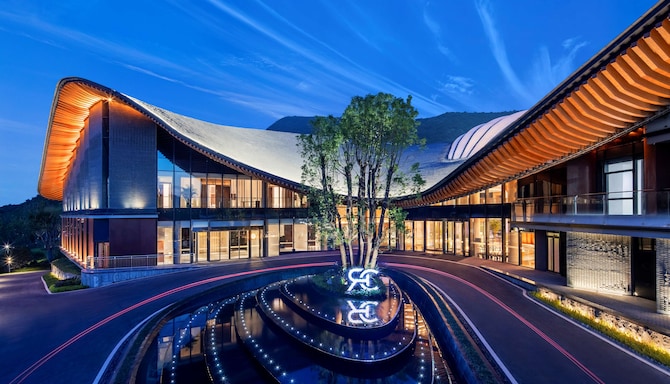 Radisson Collection Resort, Nanjing - Hotel exterior night view