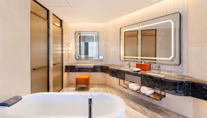 Radisson Collection Resort, Nanjing - Junior Suite-Washroom