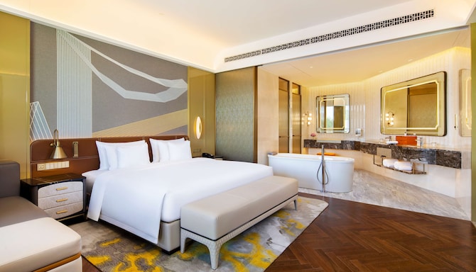 Radisson Collection Resort, Nanjing - unior Suite-Bedroom-Opposite Angle