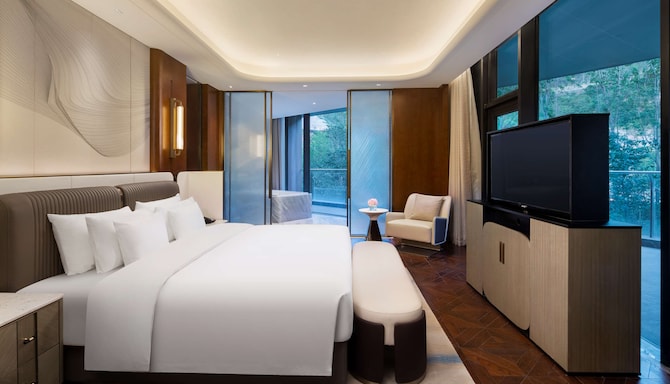 Radisson Collection Resort, Nanjing - Signature Suite-Bedroom
