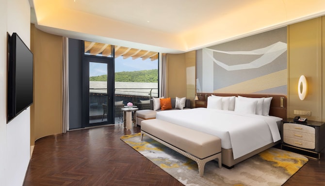 Radisson Collection Resort, Nanjing - Junior Suite-Bedroom