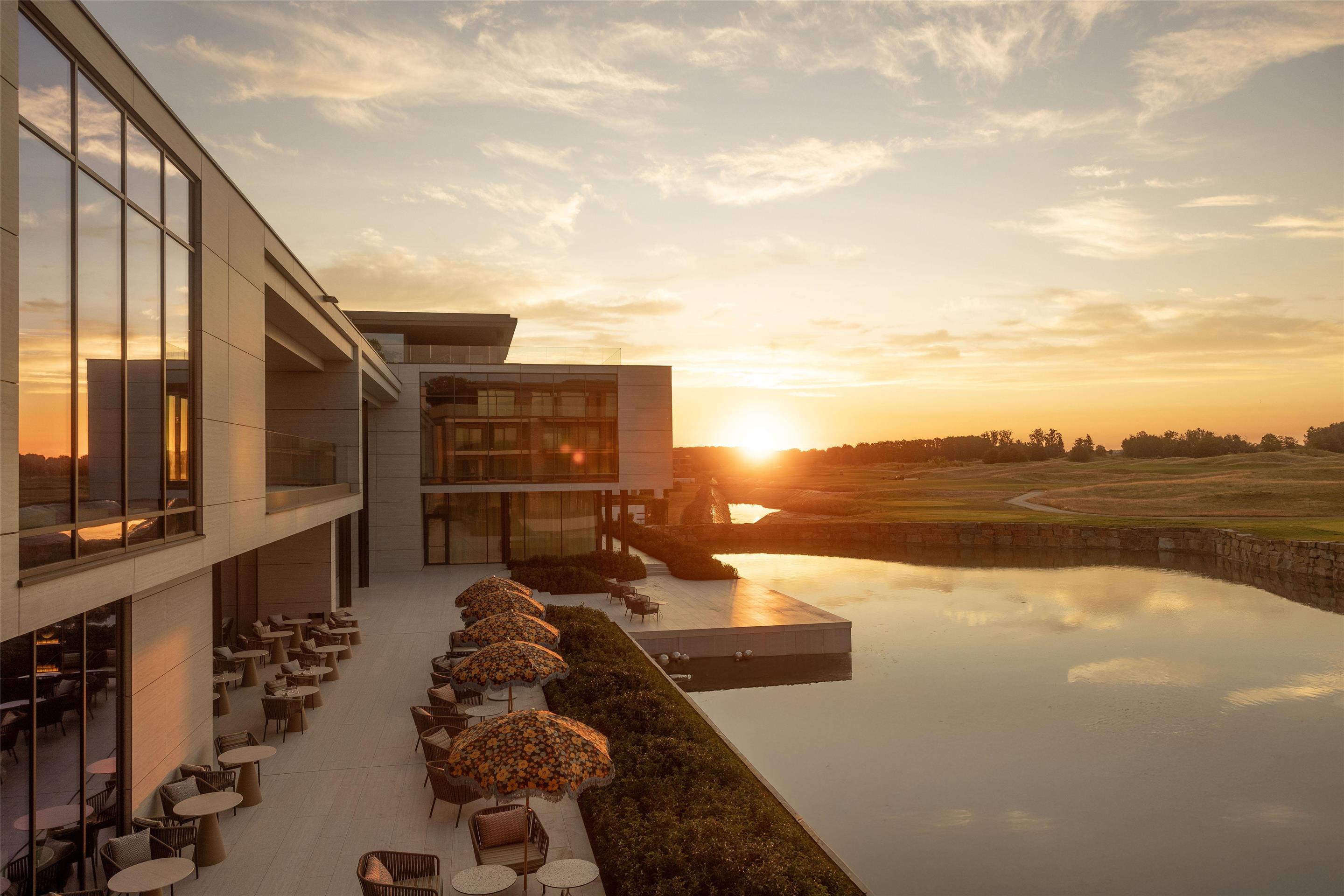Radisson Collection The National Hotel, Brussels - Exterior - restaurant outdoor terrace in sunset