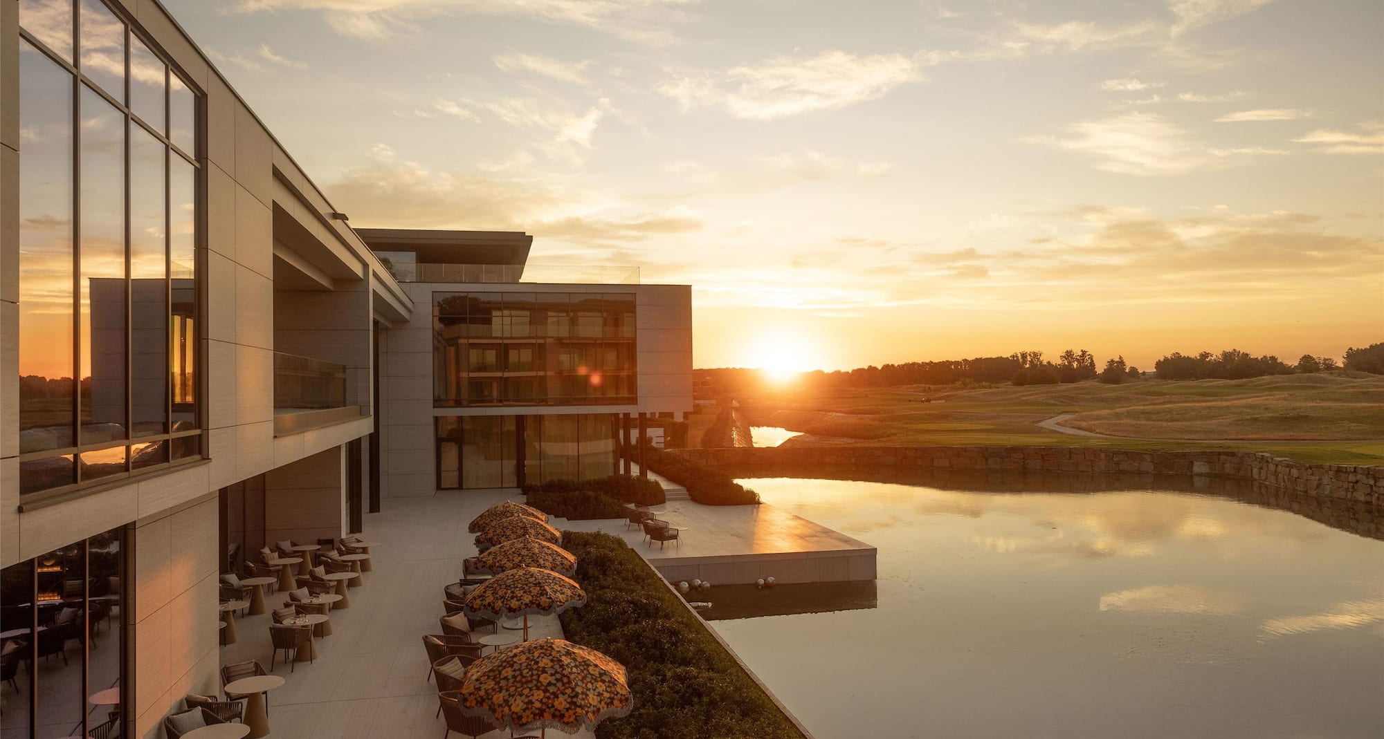 Radisson Collection The National Hotel, Brussels - Exterior terrace in sunset