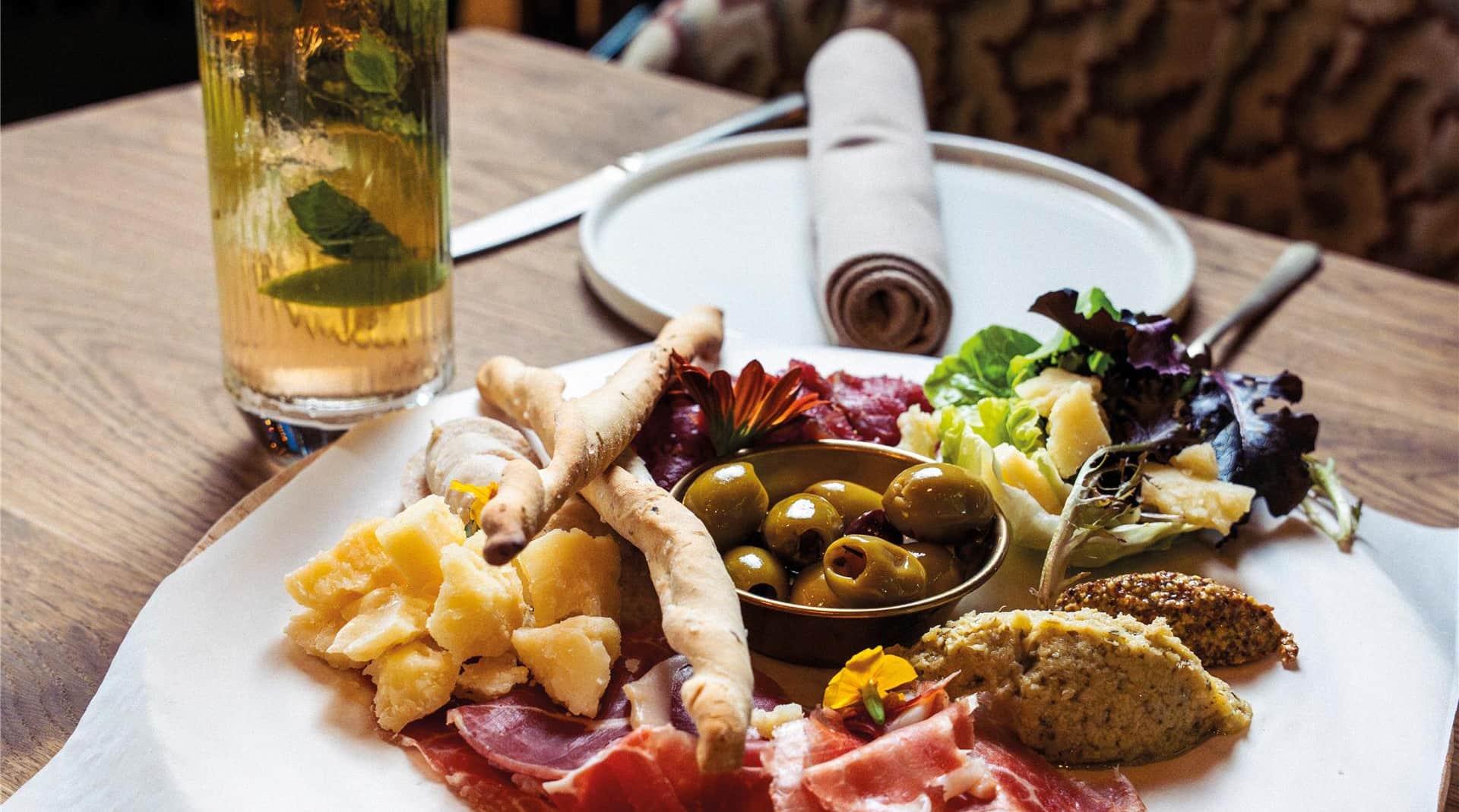 Radisson Collection The National Hotel, Brussels - STOKE aperitivo