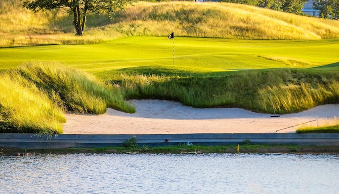 Radisson Collection Hotel, The National Brussels - Golf course by the lake