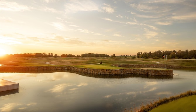 Radisson Collection The National Hotel, Brussels - Golf course lake view sunrise on Tiger tee