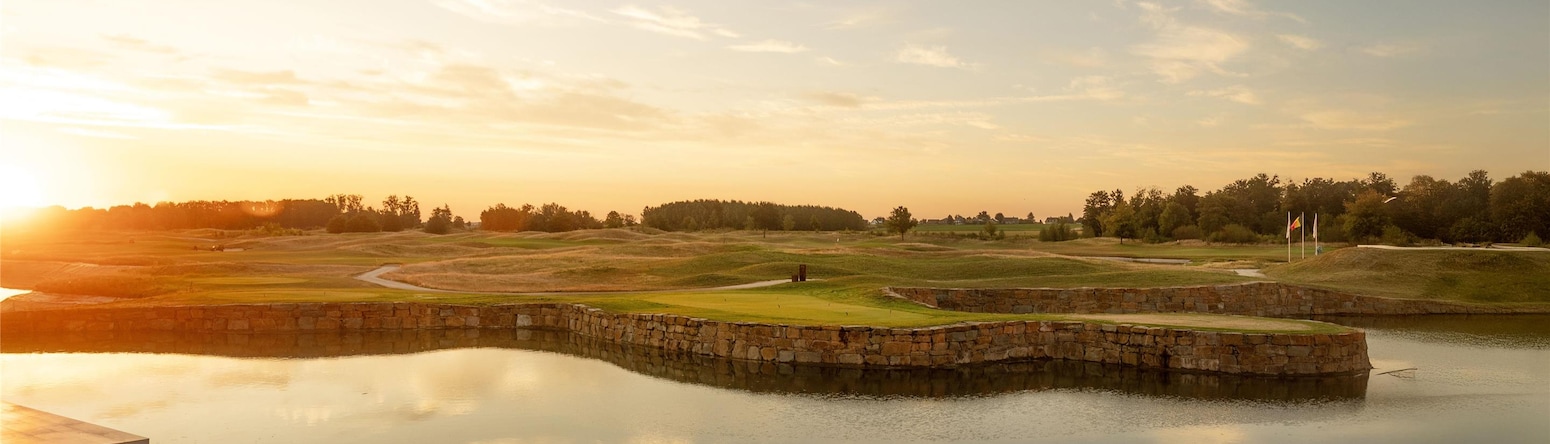 Radisson Collection The National Hotel, Brussels - Golf course lake view sunrise on Tiger tee