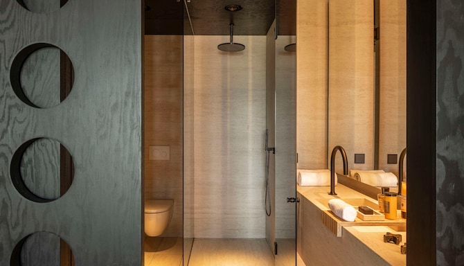 Radisson Collection The National Hotel, Brussels - حمام غرفة الضيوف