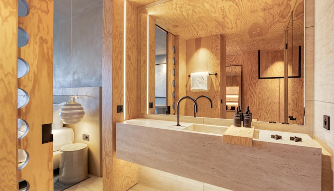 Radisson Collection The National Hotel, Brussels - حمام غرفة الضيوف