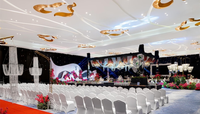 Radisson Golf and Convention Center Batam - Grand Ballroom Wedding Setup corner left