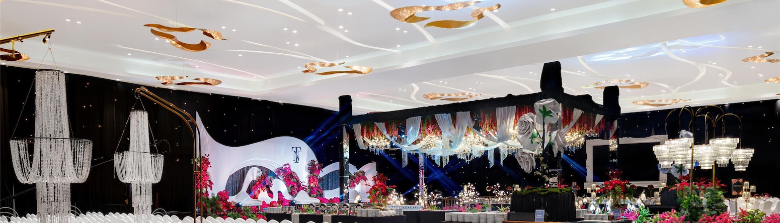 Radisson Golf and Convention Center Batam - Grand Ballroom Wedding Setup corner left