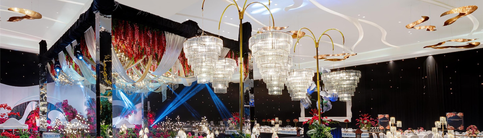 Radisson Golf and Convention Center Batam - Grand Ballroom Wedding Setup centre left