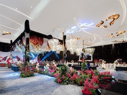 Radisson Golf and Convention Center Batam - Grand Ballroom Wedding Setup centre left