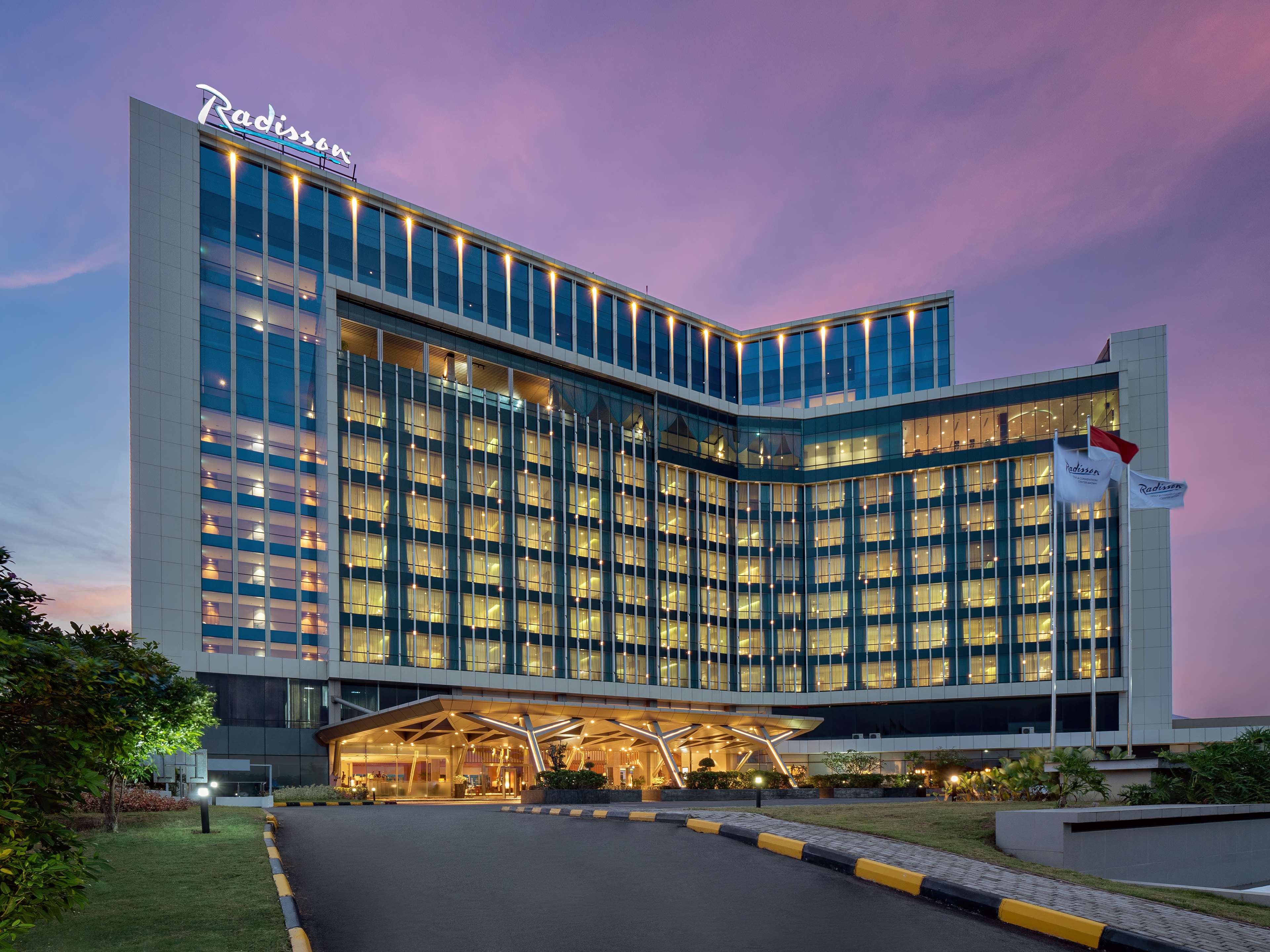 The Lounge at Radisson Golf and Convention Center Batam