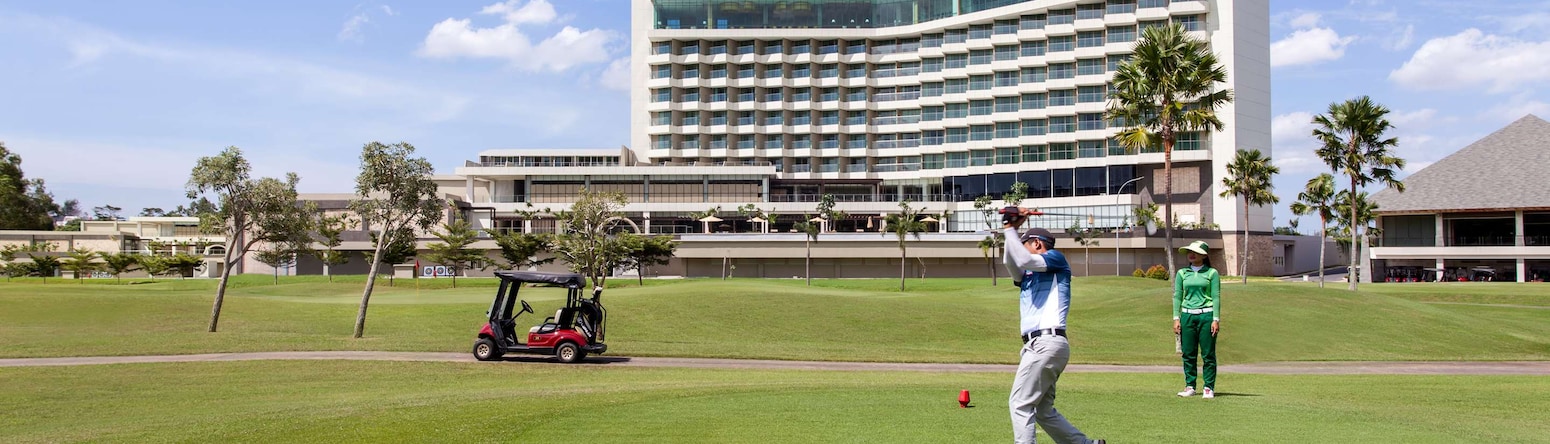 Radisson Golf & Convention Center Batam - Golfcourse