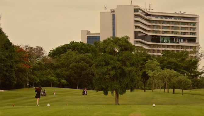Radisson Golf and Convention Center Batam - Golf field