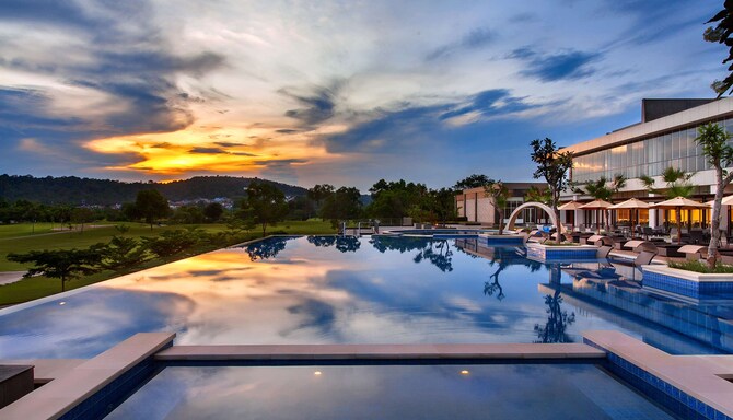 Radisson Golf & Convention Center Batam - Pool