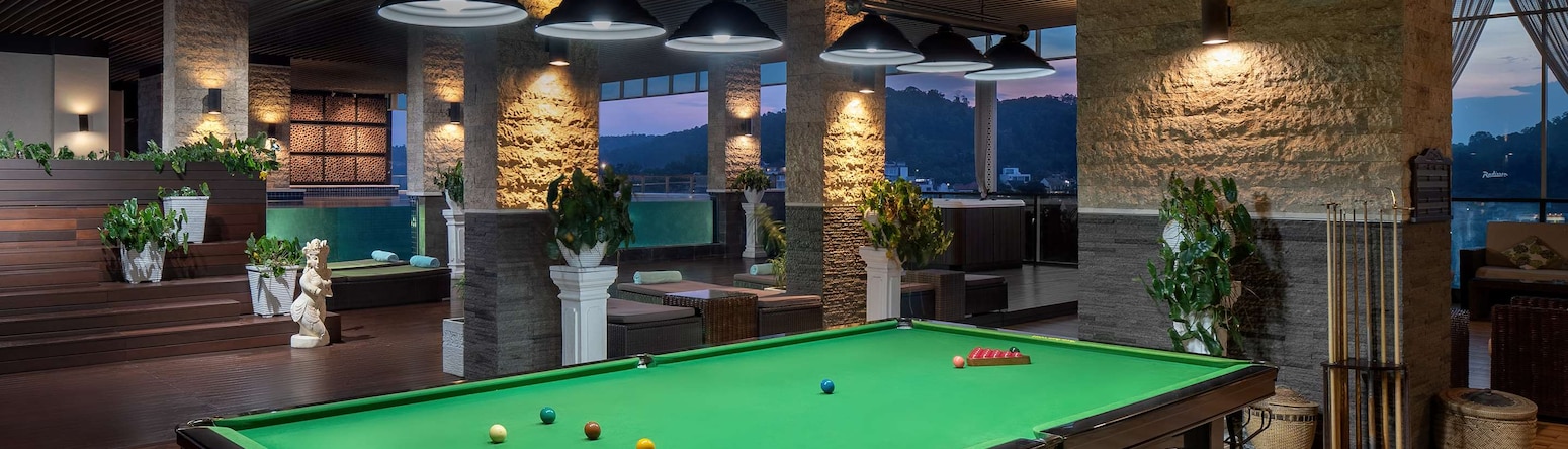 Radisson Golf & Convention Center Batam - Snooker table