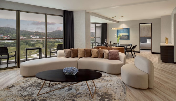 Radisson Golf & Convention Center Batam - Presidential Suite living room