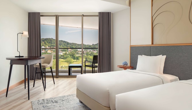 Radisson Golf & Convention Center Batam - Presidential Suite second bedroom