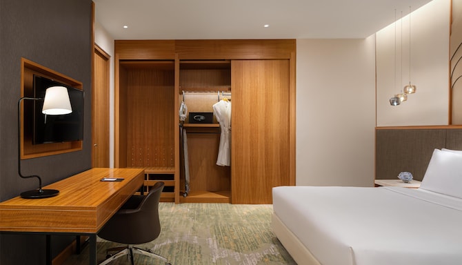 Radisson Golf & Convention Center Batam - One Bedroom Suite City View Bedroom