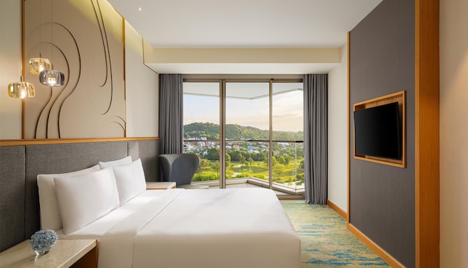 Radisson Golf & Convention Center Batam - One Bedroom Suite Golf View Bedroom